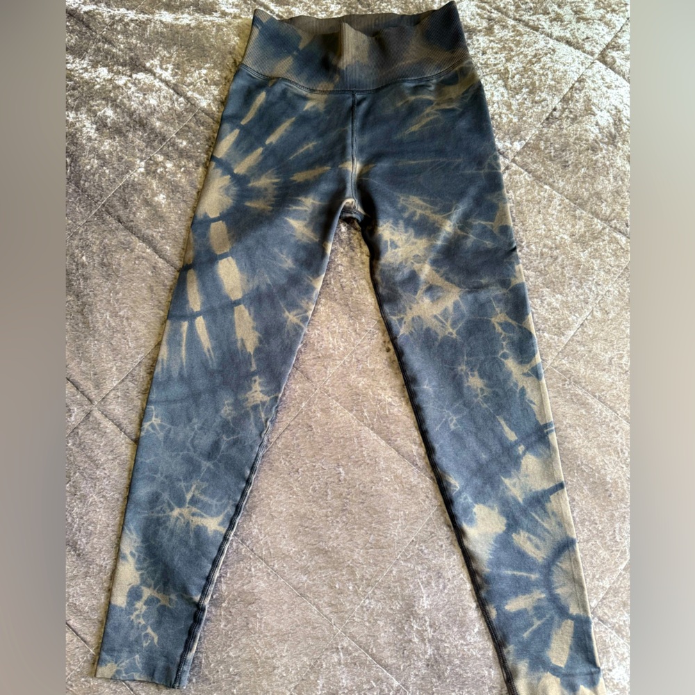 OFFLINE by aerie 7/8 leggings - size small